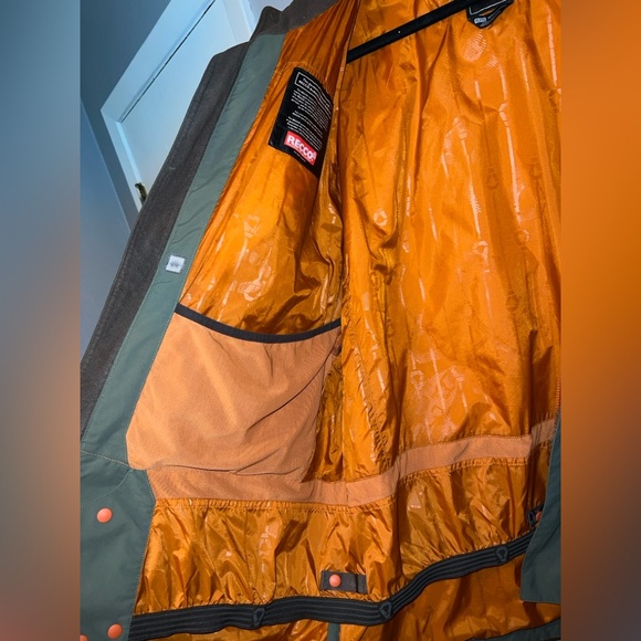 The North Face Men's Olive HyVent Performance Jacket - Picture 12 of 16